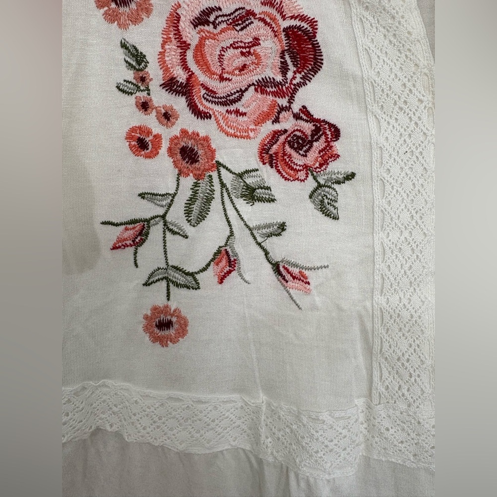 Liv Los Angeles White Embroidered Sleeveless Blouse - Picture 4 of 7